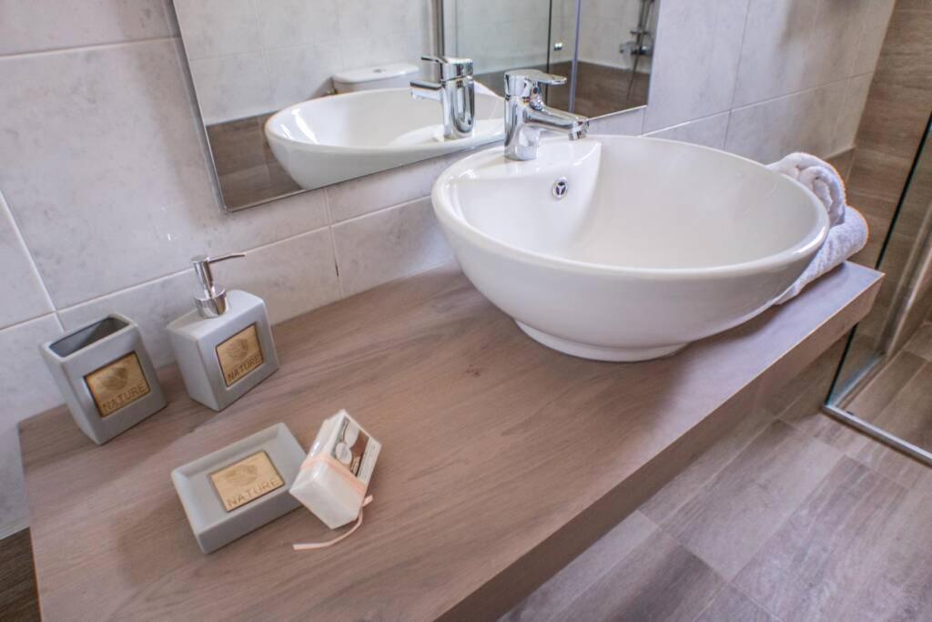 Villa Ventus, 40Sqm Private Pool & Hot Tub! Roussospition Экстерьер фото